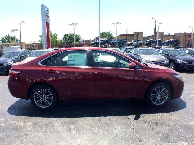 2017 Toyota Camry SE 4dr Sedan